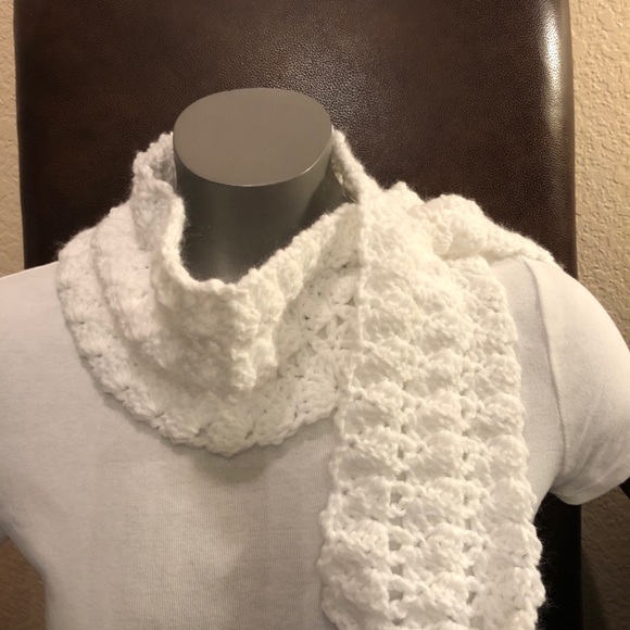 White winter scarf neck warmer handmade adjustable - Picture 3 of 5